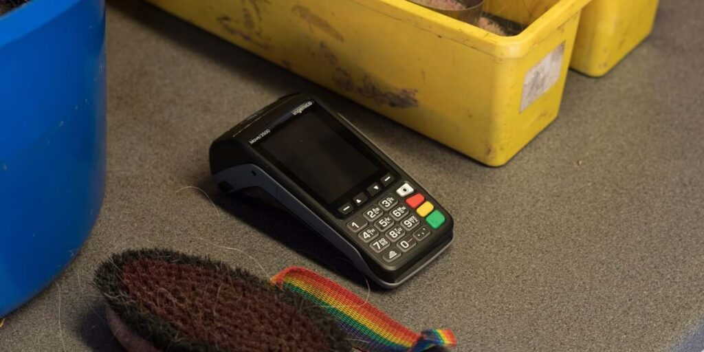 How to Obtain a Card Machine for Your Business?